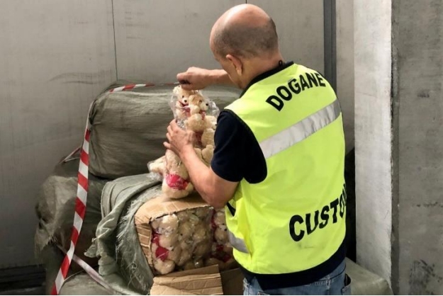 Quattromila peluche pericolosi sequestrati in porto a Livorno - Shipping Italy